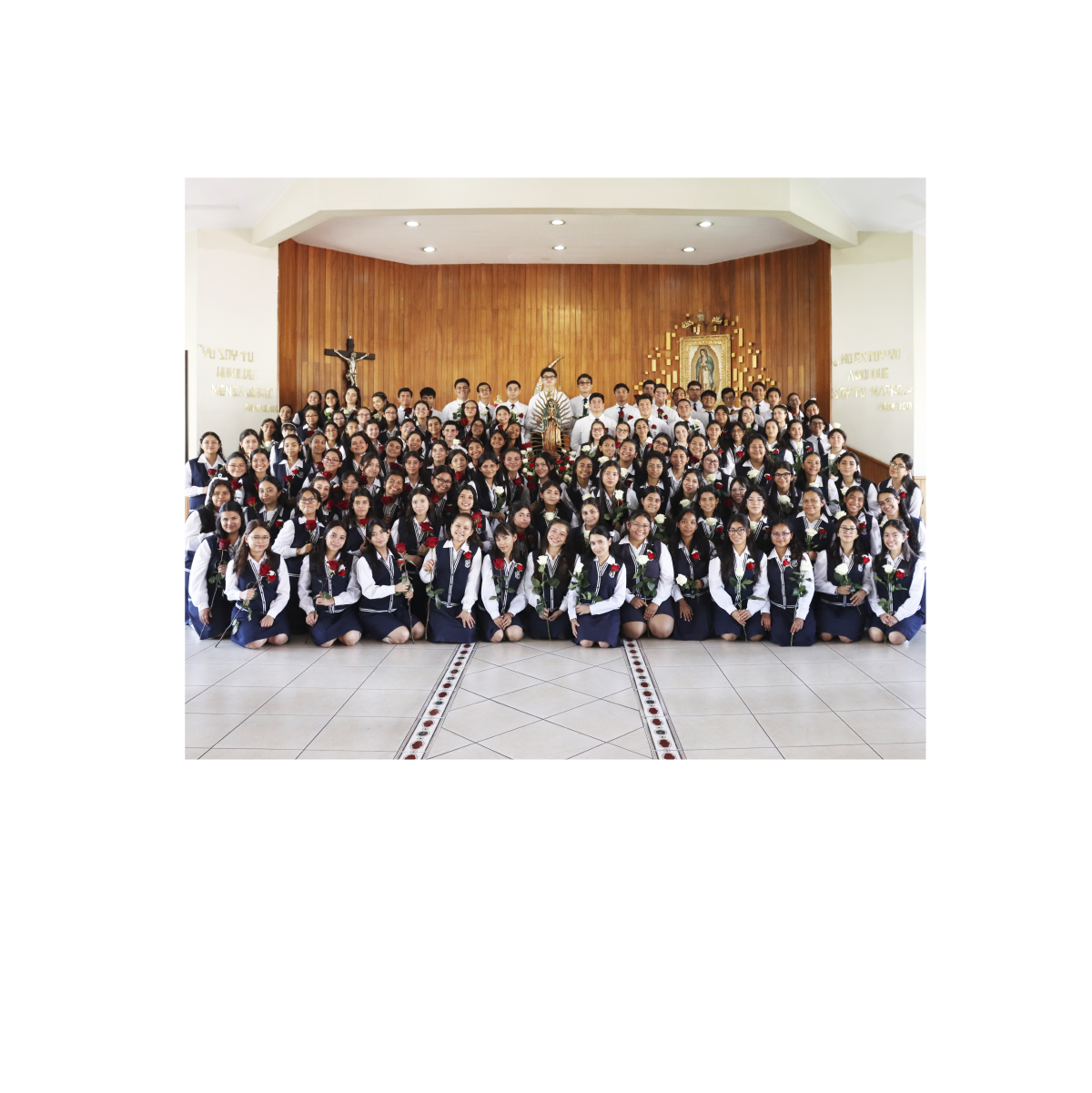 Grupo de estudiantes en uniforme